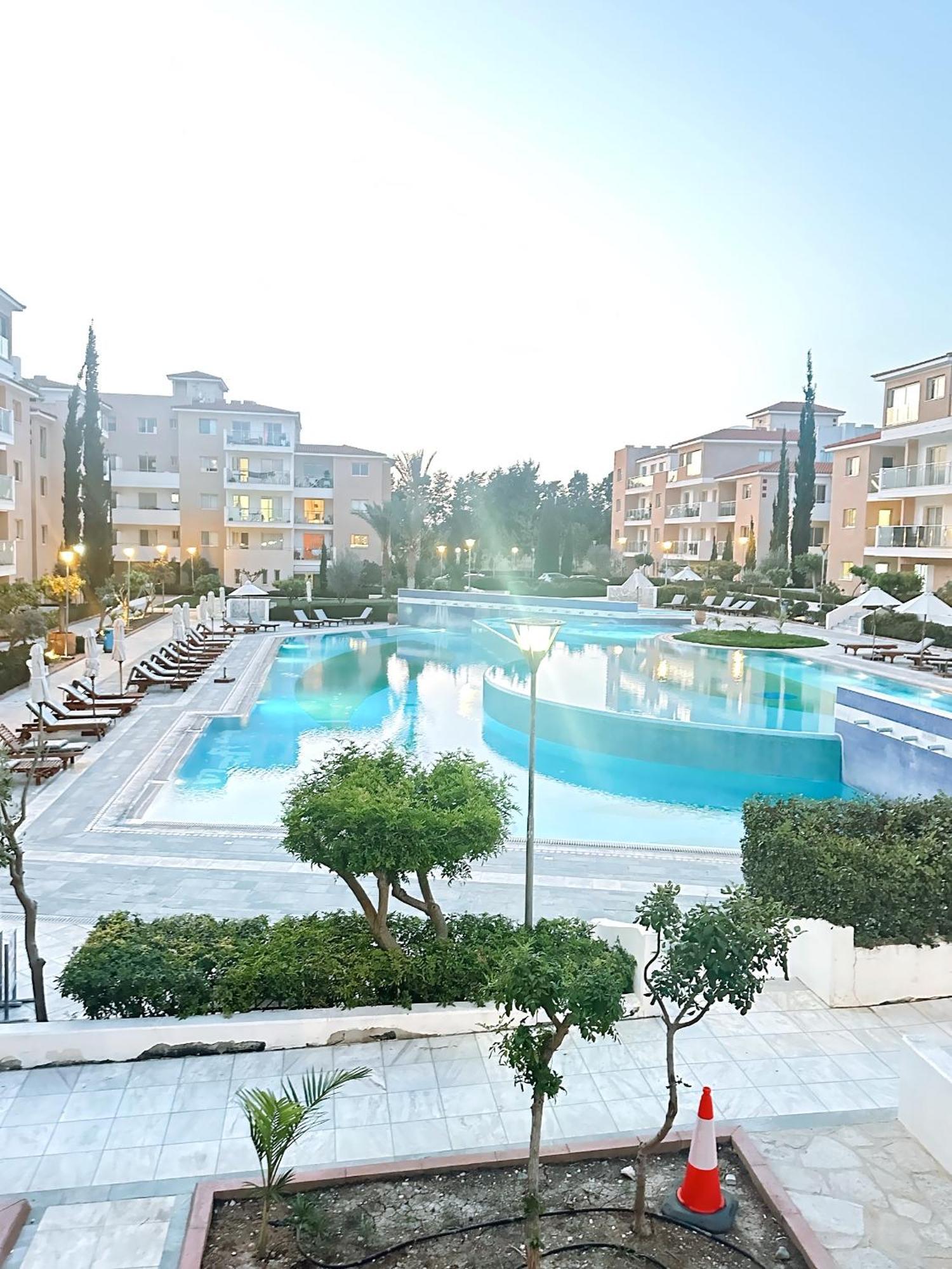 Elysia Park Ameliya 202 Apartment Paphos ภายนอก รูปภาพ